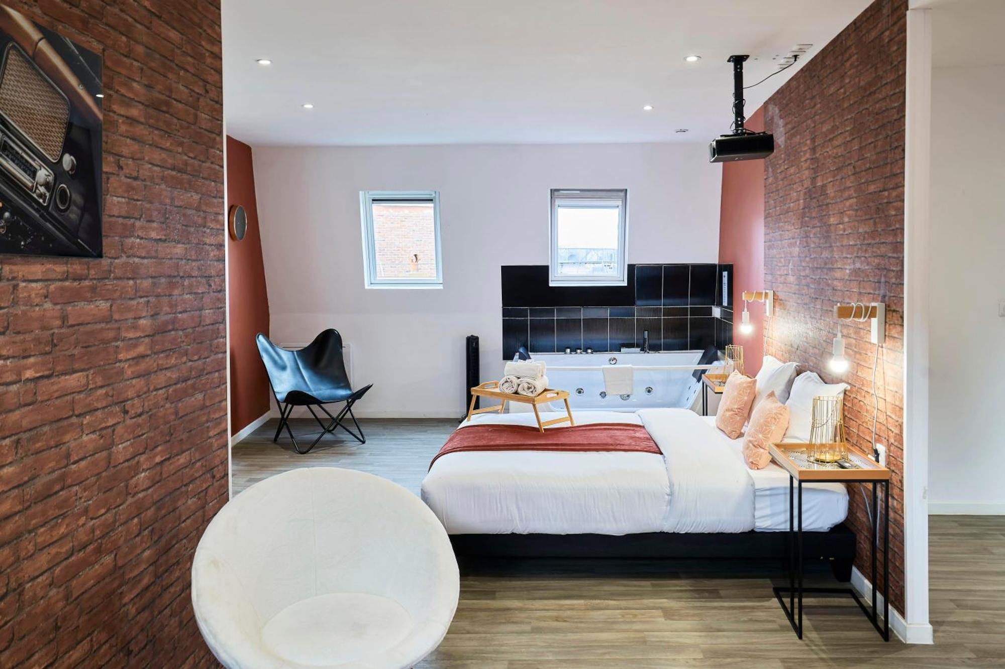 Ng Suitehome - Lille I Roubaix Centre I Grand Place - Balneo - Netflix - Wifi Exterior foto